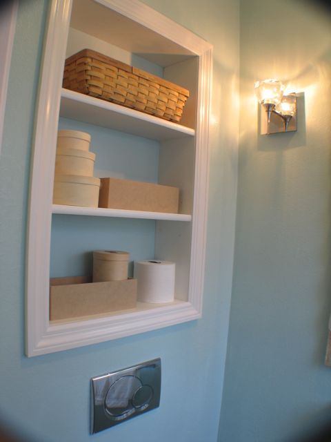 tiny-powder-room-shelf